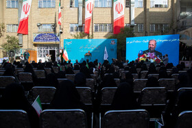 علیرضا کاظمی، وزیر آموزش و پرورش در مراسم زنگ «استکبار ستیزی»