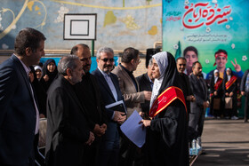 علیرضا کاظمی، وزیر آموزش و پرورش در مراسم زنگ «استکبار ستیزی»