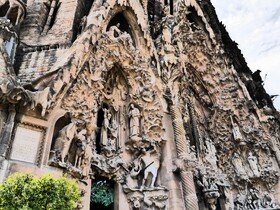 تاثیر مذهب بر معماری شرق و غرب چه بوده است؟