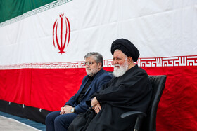 آیت‌الله سید احمد علم‌الهدی، نماینده ولی فقیه در استان خراسان رضوی و علیرضا قلندر شریف، شهردار مشهد در راهپیمایی گرامیداشت روز ۱۳ آبان - مشهد