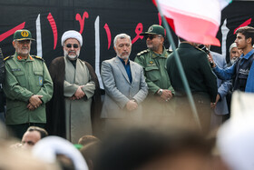 مصطفی اسدی، مدیرکل آموزش و پرورش استان خراسان رضوی در راهپیمایی گرامیداشت روز ۱۳ آبان - مشهد