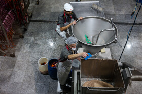 بازدید خبرنگاران از یک واحد تولیدی مواد غذایی - مشهد