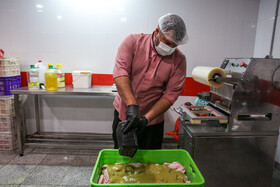 بازدید خبرنگاران از یک واحد تولیدی مواد غذایی - مشهد