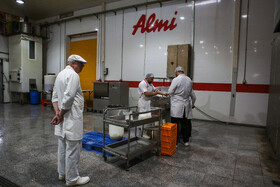 بازدید خبرنگاران از یک واحد تولیدی مواد غذایی - مشهد