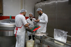 بازدید خبرنگاران از یک واحد تولیدی مواد غذایی - مشهد