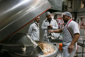 بازدید خبرنگاران از یک واحد تولیدی مواد غذایی - مشهد