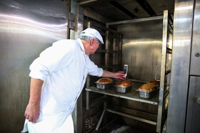 بازدید خبرنگاران از یک واحد تولیدی مواد غذایی - مشهد