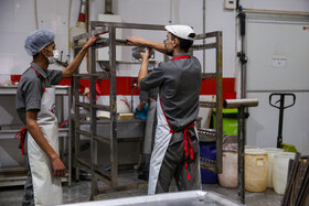 بازدید خبرنگاران از یک واحد تولیدی مواد غذایی - مشهد