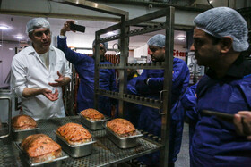 بازدید خبرنگاران از یک واحد تولیدی مواد غذایی - مشهد