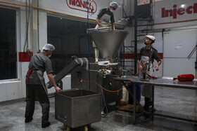 بازدید خبرنگاران از یک واحد تولیدی مواد غذایی - مشهد