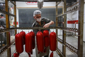 بازدید خبرنگاران از یک واحد تولیدی مواد غذایی - مشهد