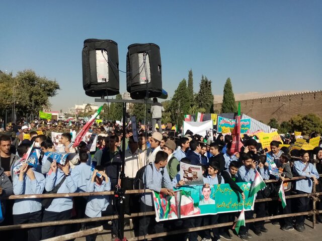 ۱۳ آبان روز حماسه، رشادت و استکبارستیزی نسل جوان است/ اتحاد ملی باید تقویت شود