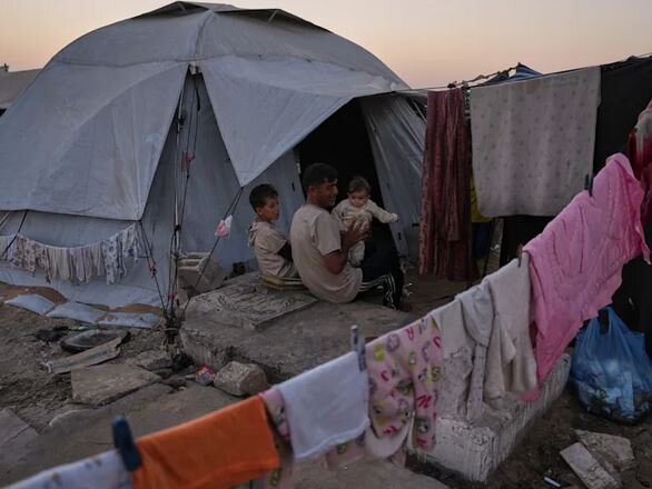 در گورستانهای غزه، زندگی در میان مردگان جریان دارد