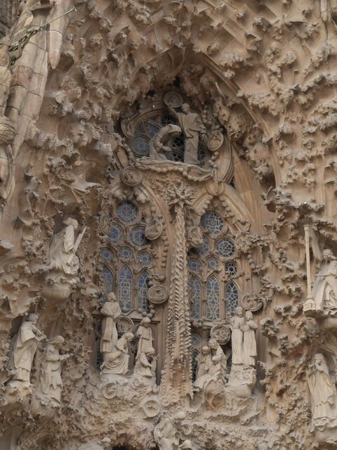 تاثیر مذهب بر معماری شرق و غرب چه بوده است؟