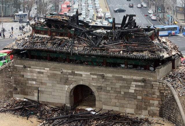 تاثیر مذهب بر معماری شرق و غرب چه بوده است؟