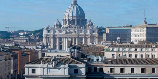 تاثیر مذهب بر معماری شرق و غرب چه بوده است؟