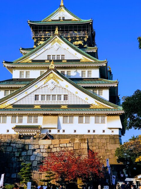 تاثیر مذهب بر معماری شرق و غرب چه بوده است؟