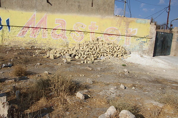 جویندگان گنج گورستان قاجاری را زیر و رو کردهاند