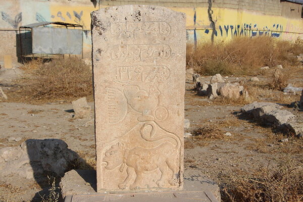 جویندگان گنج گورستان قاجاری را زیر و رو کرده‌اند