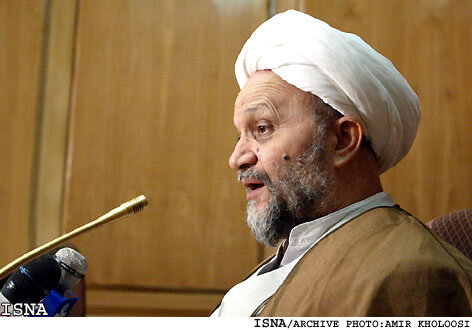 ببینید/ وقتی رهبر مانع از اعدام یک کاریکاتوریست شد