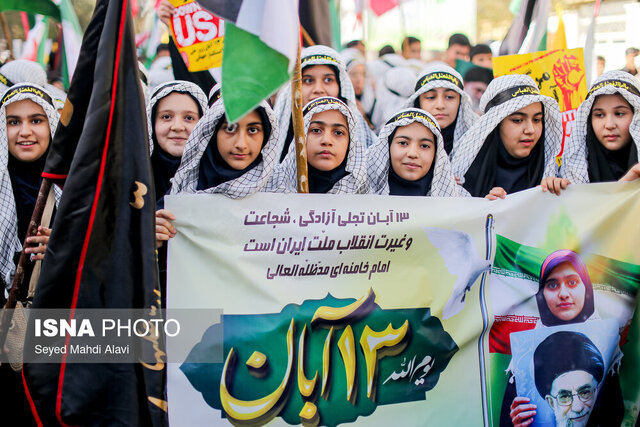 حضور حماسی و پرشور مردم قم در راهپیمایی یوم‌الله ۱۳ آبان + ویدئو