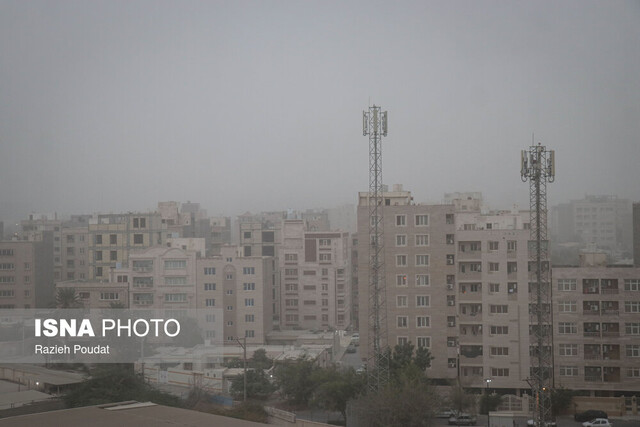 عکس آرشیوی است. تنفس هوای ناسالم برای گروههای حساس در تهران