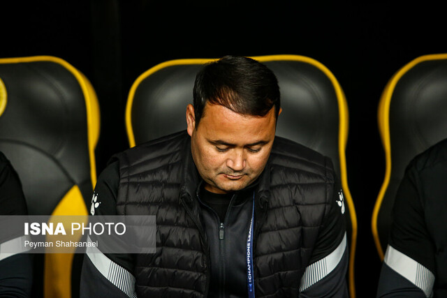 سرمربی آخال: سپاهان باید از تیم داوری ممنون باشد / داوران یار کمکی سپاهان بودند