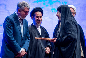 مرضیه وحید دستجردی  و سید عباس صالحی، وزیر فرهنگ و ارشاد اسلامی در چهلمین سالگرد تاسیس شورای فرهنگ عمومی کشور