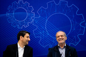 مسعود پزشکیان، رییس جمهور و ستار هاشمی، وزیر ارتباطات در نشست فعالان اقتصاد دیجیتال