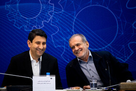 مسعود پزشکیان، رییس جمهور و ستار هاشمی، وزیر ارتباطات در نشست فعالان اقتصاد دیجیتال