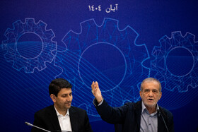 مسعود پزشکیان، رییس جمهور و ستار هاشمی، وزیر ارتباطات در نشست فعالان اقتصاد دیجیتال