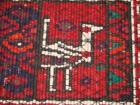 زنانی که از نی و موی بز دیوار زندگی می‌سازند