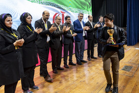 تقدیر از نفرات برتر مسابقه زبان انگلیسی لینگوکاپ