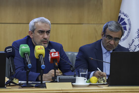 غلامحسین مظفری، استاندار خراسان رضوی و سید علی مدنی زاده، وزیر امور اقتصادی و دارایی در یکصد و سی و هشتمین جلسه شورای گفت و گوی دولت و بخش خصوصی استان خراسان رضوی