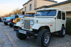 برگزاری همایش خودروهای کلاسیک در همدان؛ جلوه‌ای از تاریخ خودروسازی در قلب ایران