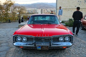 برگزاری همایش خودروهای کلاسیک در همدان؛ جلوه‌ای از تاریخ خودروسازی در قلب ایران