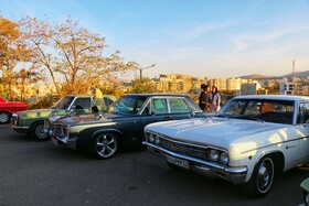 برگزاری همایش خودروهای کلاسیک در همدان؛ جلوه‌ای از تاریخ خودروسازی در قلب ایران