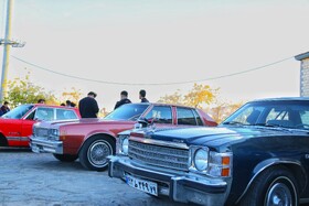 برگزاری همایش خودروهای کلاسیک در همدان؛ جلوه‌ای از تاریخ خودروسازی در قلب ایران