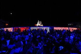 رونمایی از مجسمه «زانو زنندگان برابر ایران» در میدان انقلاب اسلامی