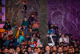 رونمایی از مجسمه «زانو زنندگان برابر ایران» در میدان انقلاب اسلامی