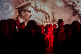 رونمایی از مجسمه «زانو زنندگان برابر ایران» در میدان انقلاب اسلامی