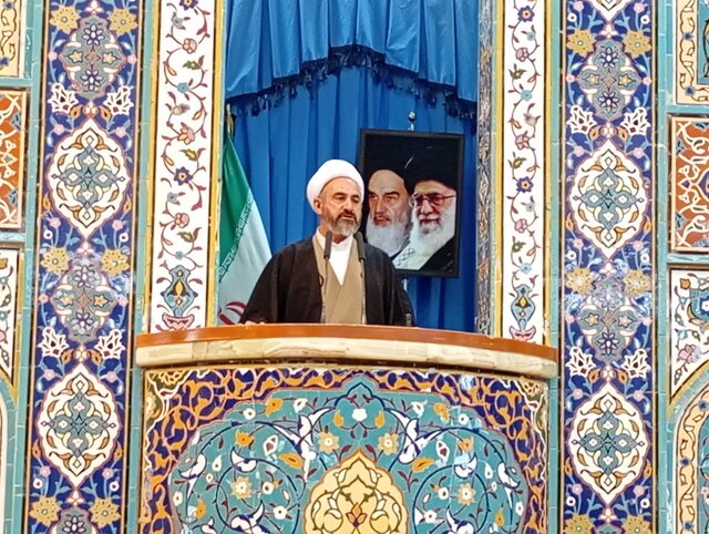 امام جمعه ایلام: قوی شدن در ابعاد نظامی، علمی و مدیریتی لازمه کشور است