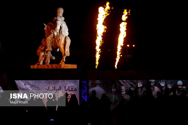 مجسمه تازه میدان انقلاب و چند ایراد