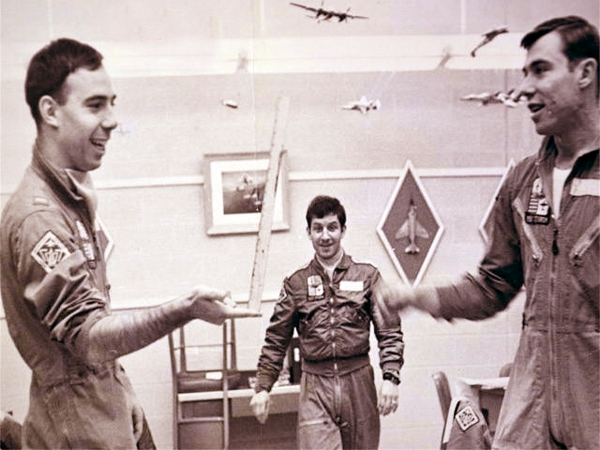 ماجرای یک تماس با خانواده خلبان ایرانی