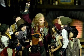 خبرهایی از «الیورتوئیست» تا «صددام» در خانه‌ها و چند خبر دیگر