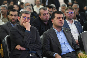 حسین افشین، معاون علمی، فناوری و اقتصاد دانش‌بنیان رئیس‌جمهور و مهدی جمالی‌نژاد، استاندار اصفهان در آیین افتتاحیه سومین نمایشگاه ملی فن‌نما و بیست‌و‌ششمین نمایشگاه اتوکام - اصفهان