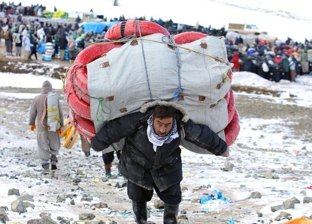 کولبری برای لقمه‌ای نان؛ شغل پایدار جایگزین کولبری می‌شود