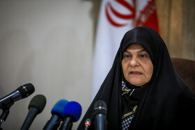 فروزنده ودیعتی، مدیر کل حقوق بشر و زنان وزارت خارجه در مراسم رونمایی از گزارش سالانه نقض حقوق بشر در آمریکا و انگلیس