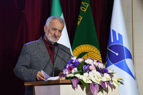 قرائت بیانیه هیات داوران توسط عباس سلیمی، رئیس هیأت داوران سی‌ونهمین جشنواره قرآن و عترت دانشجویان کشور در اصفهان