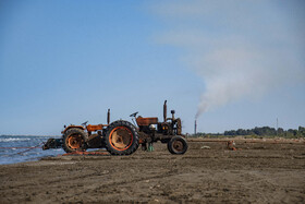 آلودگی ناشی از سوخت مازوت نیروگاه تولید برق شهید سلیمی نکا که در نزدیکی سواحل گهرباران قرار دارد.